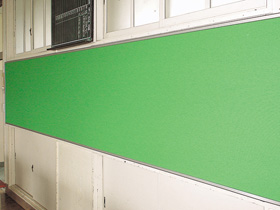 教室掲示板修理
